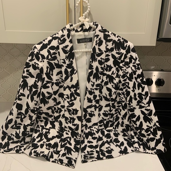 Kasper Jackets & Blazers - Black & Ivory 3/4 Sleeve Blazer